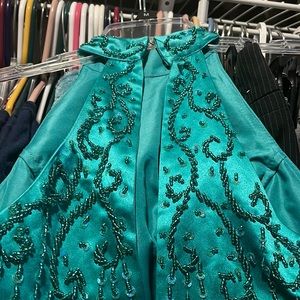 Emerald green homecoming dress size 1 NEVER BEEN WORN! Ordered from Hebeos